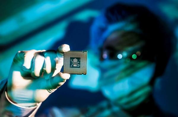 84歲老太為了造“中國芯”,遲遲不退休,成功“打破”老美壟斷 84歲老太為了造“中國芯”,遲遲不退休,成功“打破”老美壟斷