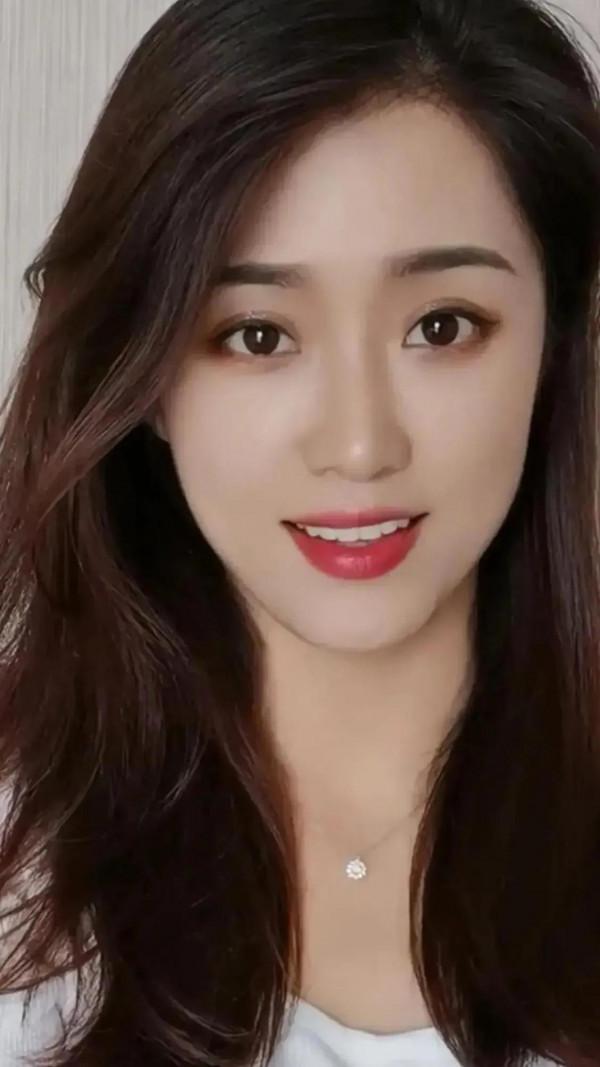 徐百卉優雅美麗，三妮樸實無華，你喜歡誰？