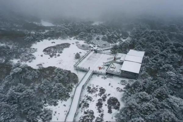 一夜之間 大理蒼山白雪茫茫