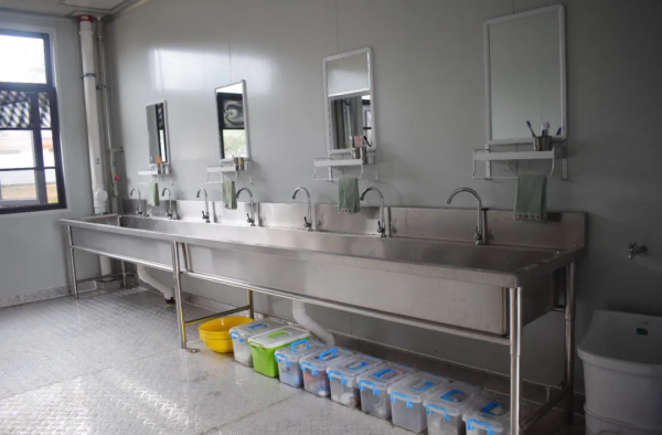 年前搬新家！拆裝式營房，來了