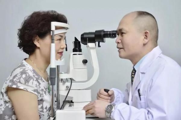 不管多少歲,如果出現老花眼,別放任不管,該如何緩解呢? 不管多少歲,如果出現老花眼,別放任不管,該如何緩解呢?