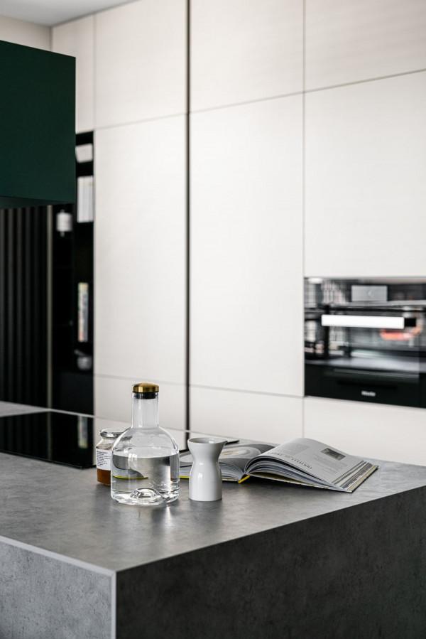 這位男業主的小公寓，裝修簡約大方，一進門就被吸引住了