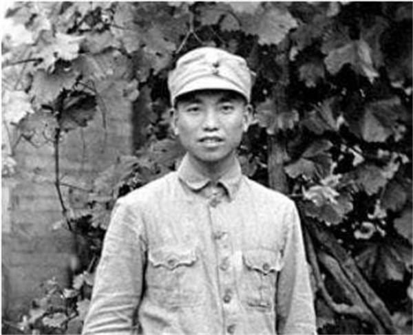 1955年，彭德懷找到陳賡：這個人軍銜高了，調一級，陳賡不太同意