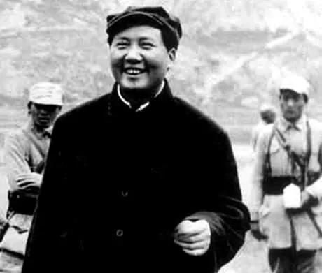 毛主席邀徐海東亮相九大，他高票連任後感嘆：主席沒忘紅二十五軍