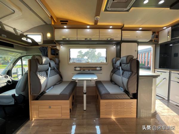 雲遊系列單拓展房車:大廠出品,國產依維柯官方指導價:41.49萬 雲遊系列單拓展房車:大廠出品,國產依維柯官方指導價:41.49萬