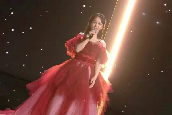 湖南跨年晚會破防了!楊冪拋吻,楊紫秀肩,都不敵吳昕的一個擁抱 湖南跨年晚會破防了!楊冪拋吻,楊紫秀肩,都不敵吳昕的一個擁抱