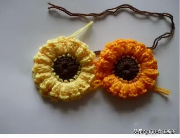 這朵向日葵超級美，學會鉤一朵就能拼出驚豔的被子與坐墊