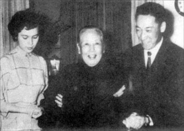 蔣緯國回憶：在大陸時，一位少將與上校向他下跪的經歷