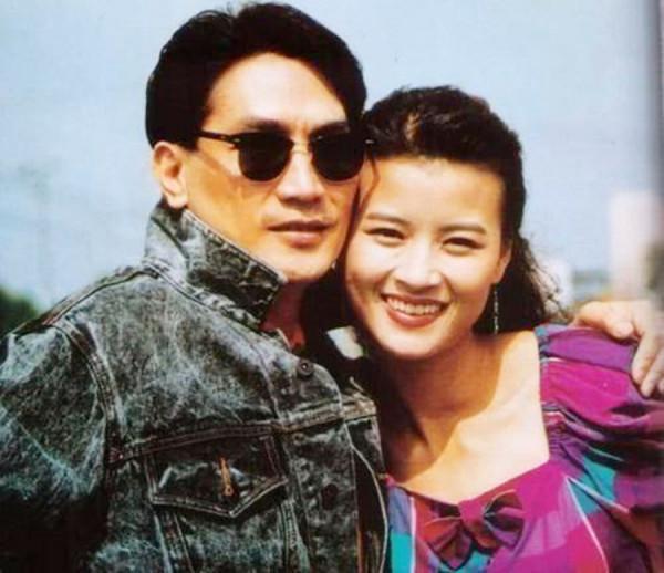 &OpenCurlyDoubleQuote;戀愛腦&rdquo;上頭的女明星們，拉都拉不住，真是讓網友們操碎了心