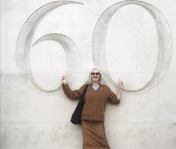 被這些年過半百的奶奶們驚豔，滿臉皺紋、滿頭銀絲，比年輕人時髦