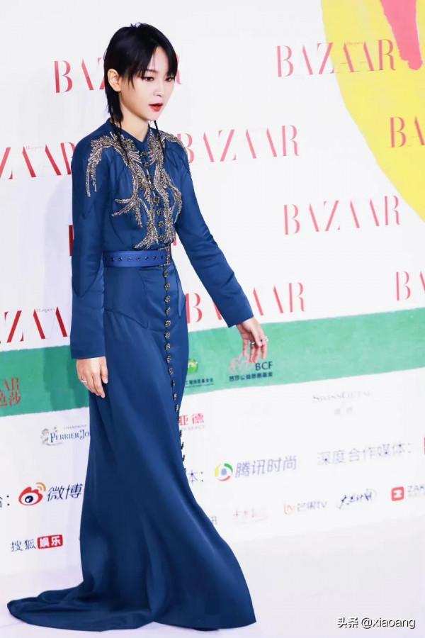 2021芭莎慈善夜,周筆暢現場高畫質照 2021芭莎慈善夜,周筆暢現場高畫質照