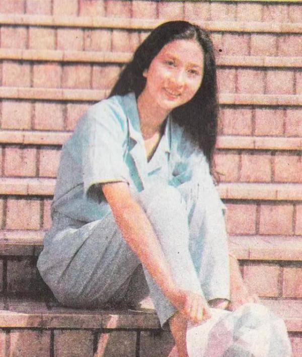 娶了初戀，幾十年無緋聞的6位男星，真的很不容易