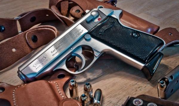 這十把手槍曾是“名將”的配槍，每一把都是軍工的傑作