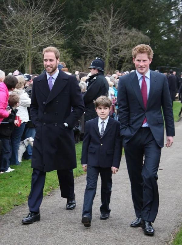 英國王室出了個英俊小哥，女王看好他，有望頂了哈里的缺