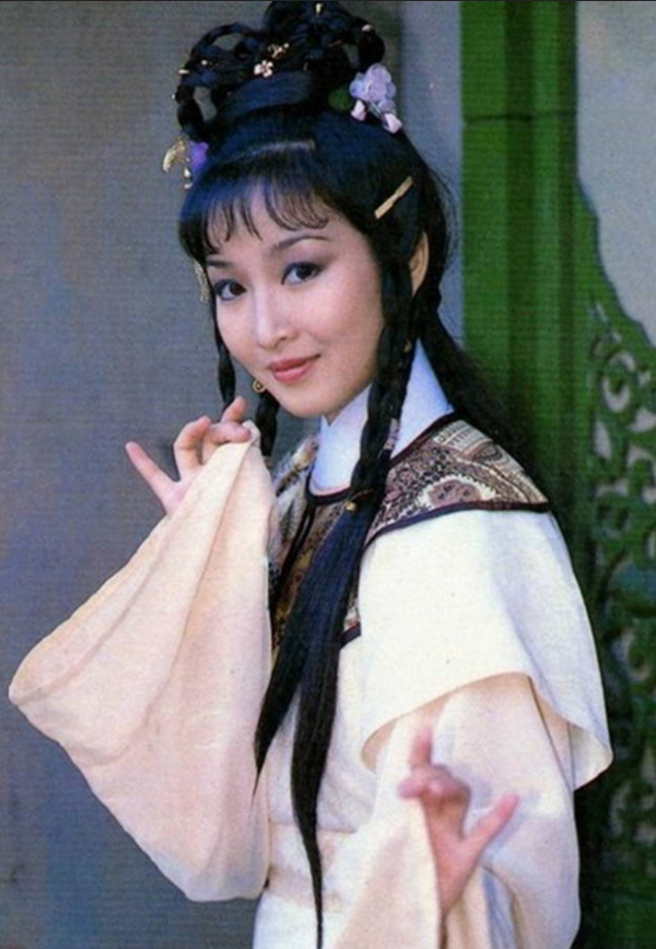 黃杏秀：曾是TVB第一俠女，下嫁陳百祥後，過得怎麼樣？