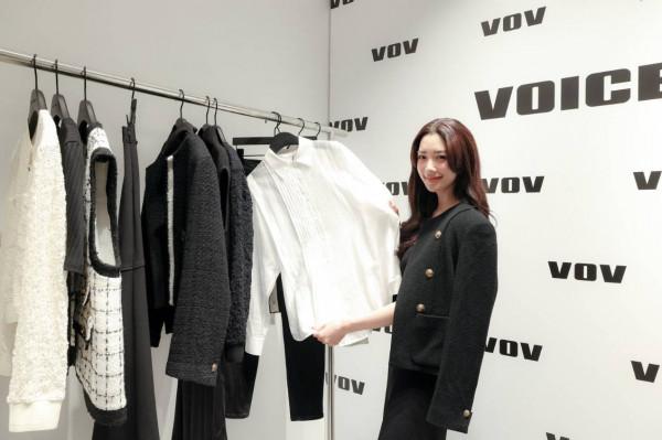 克拉拉黑色連衣裙現身優雅端莊,顏值身材依舊線上,新作品將上映 克拉拉黑色連衣裙現身優雅端莊,顏值身材依舊線上,新作品將上映