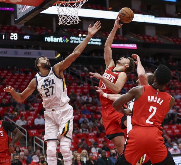 湖人或交易威少,沃格爾受質疑!公牛悍將受傷,庫裡莫蘭特創紀錄 湖人或交易威少,沃格爾受質疑!公牛悍將受傷,庫裡莫蘭特創紀錄