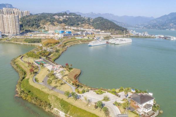 多彩庫岸三峽美