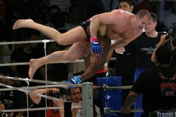 格鬥沙皇:菲多.艾米連科,你可聽說過曾經的60億最強男? 格鬥沙皇:菲多.艾米連科,你可聽說過曾經的60億最強男?