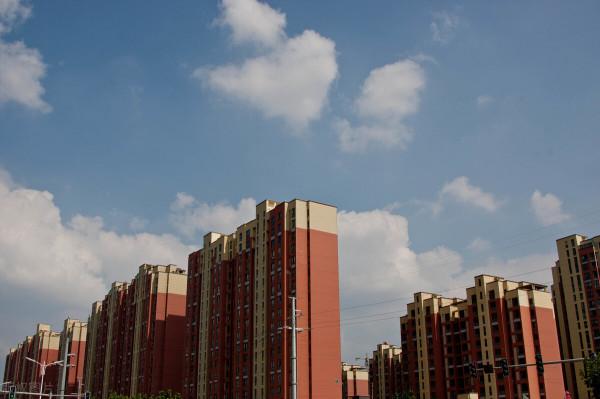 樓市詭異的平行世界，出現了，買房新邏輯：不求暴漲，只求不站崗