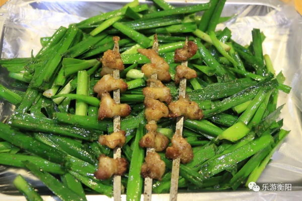 吊爐燒烤，用獨家秘訣研製，是冬日裡的一方人間風味