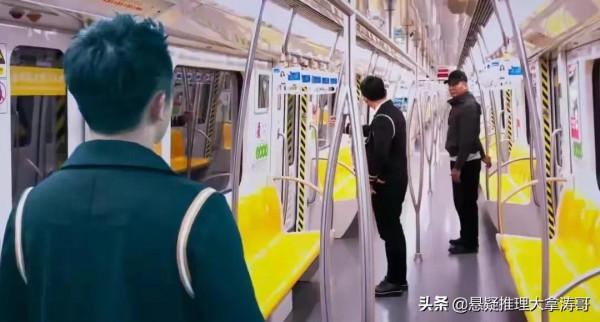 《也平凡》確實很平凡：女隊長的緊身衣、高跟鞋讓我如鯁在喉