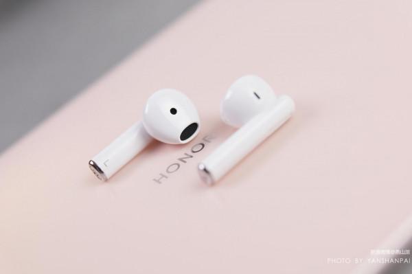 感受耳朵上的科技與藝術，榮耀親選Earbuds X2圖賞