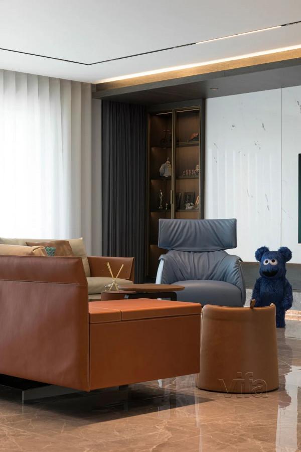 以沉靜之形 構築有趣真我 以沉靜之形 構築有趣真我