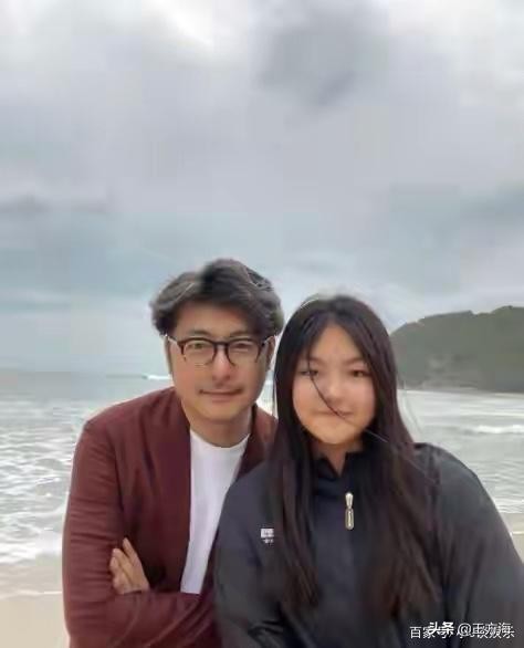 李湘和王嶽倫離婚後，王詩齡內心變得孤獨，新油畫作品寓意深刻