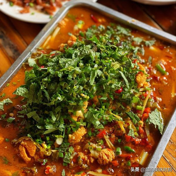 四川大山裡的蒼蠅館子，客人翻山越嶺找來吃，只為一睹老闆娘芳容