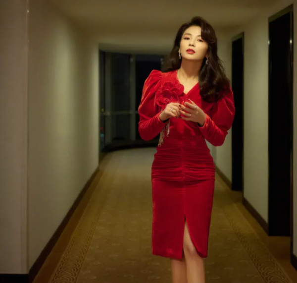 春晚女星大比美：馬凡舒、關曉彤驚豔，王鷗出其不意，被楊冪媚到