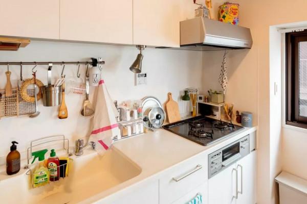 不顧父母反對,堅持用瓷磚做櫥櫃,如今打理簡便,使用順手 不顧父母反對,堅持用瓷磚做櫥櫃,如今打理簡便,使用順手