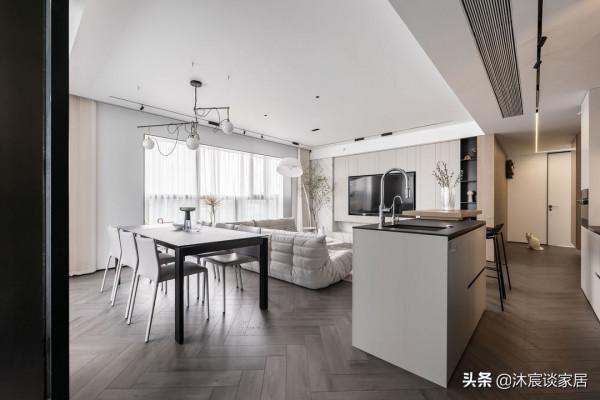 客餐廳連在一起怎麼裝？來學她家，輕鬆裝出高階感，室內簡潔明亮