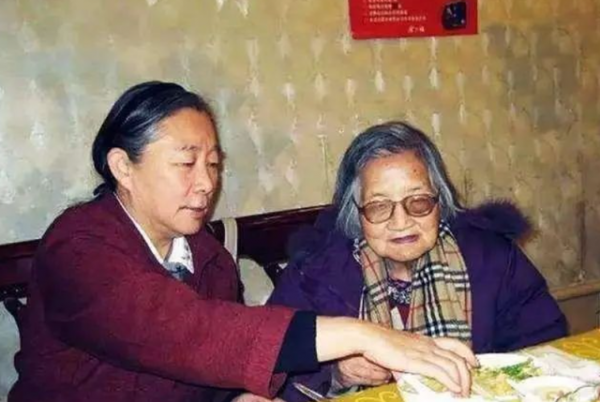 她曾是林彪家的保姆，林豆豆的乾媽，晚年被林豆豆接到北京贍養