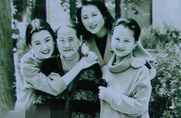 7位&OpenCurlyDoubleQuote;京圈女神&rdquo;上位史，2位自帶公主光環，5位傍上大導演