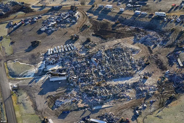 美國這場災難有多可怕？城鎮消失，列車吹翻，照片被吹走數百公里