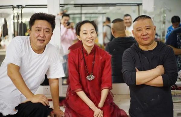 侯耀文女兒罕見露面,曾和侯耀華打官司,將父親的遺產賣給郭德綱 侯耀文女兒罕見露面,曾和侯耀華打官司,將父親的遺產賣給郭德綱