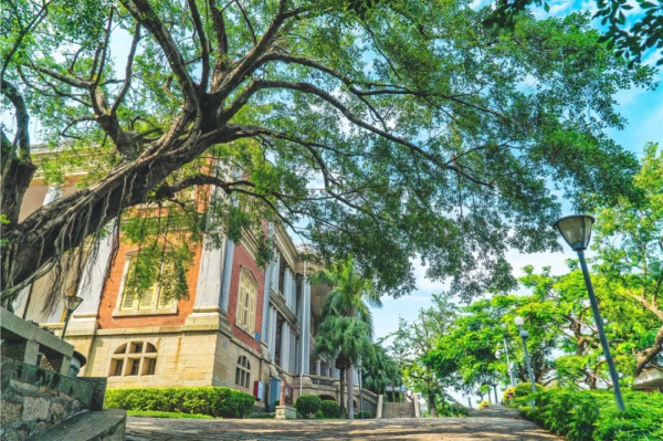 廈大的氣質，就藏在閩南的風物與人文之中，百年不變，歷久彌新