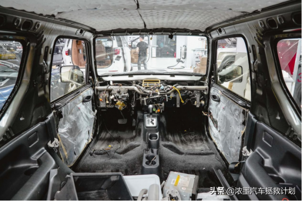 「可愛小車」整備一臺袖珍小車鈴木吉姆尼，有型才能釋放你的個性