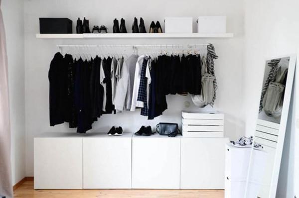 床對面空著浪費,定製一排衣櫃,儲物量大,連衣帽間都可以不要了 床對面空著浪費,定製一排衣櫃,儲物量大,連衣帽間都可以不要了