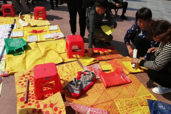 在伏羲陵前,趕一場神奇廟會 在伏羲陵前,趕一場神奇廟會