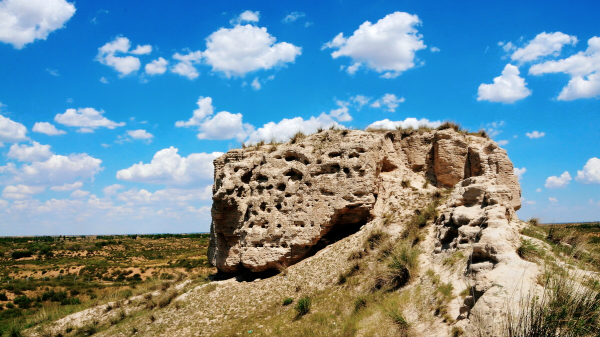沙漠裡有座白城子，訴說著一個匈奴王國怎樣的故事？