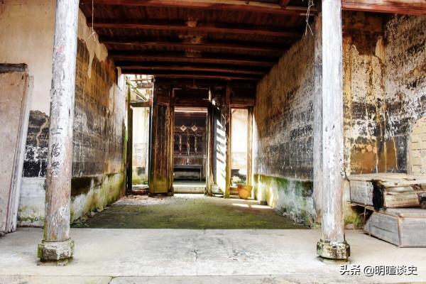 清代一樁奇案，老宅半夜鬧鬼，案情撲朔迷離，捕頭破案，揭穿謎底