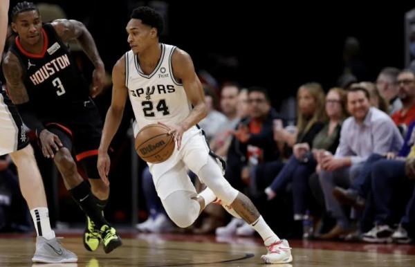 全隊8人上雙，馬刺134－104大勝火箭