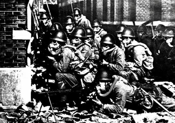 女兒喬遷之喜，81歲父親前來做客，看到牆上一幅日本畫，扭頭就走