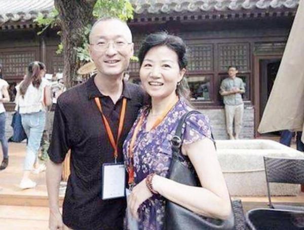 他因為長得醜，飾演了87版《紅樓夢》的賈環，今成斯文儒雅萌大叔