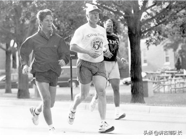 美國總統的保鏢有多難當？早上陪跑步，關鍵時刻擋子彈，年薪百萬