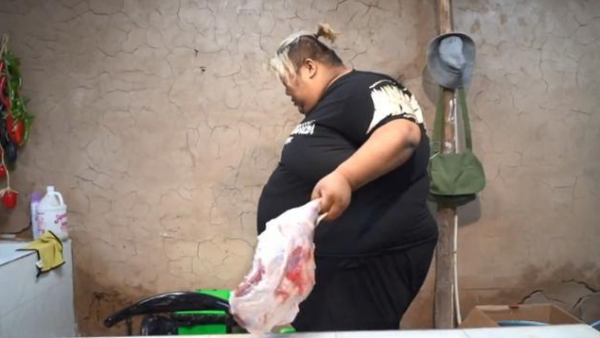 河北小夥300多斤,娶妻生子後,瘋狂吃胖到560斤,月入幾十萬元 河北小夥300多斤,娶妻生子後,瘋狂吃胖到560斤,月入幾十萬元