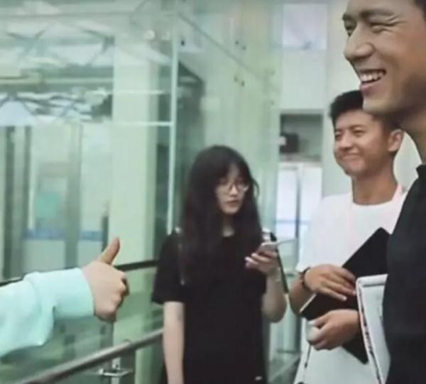 李現的女助理，長相清秀很耐看，比楊紫還漂亮