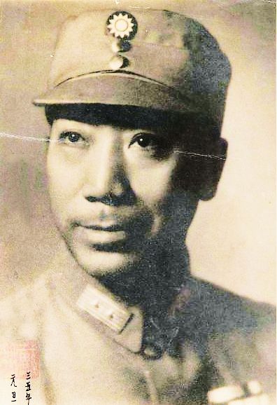 他曾是戴笠得力助手,後遭軍統兩次暗殺,解放後逃往香港生下成龍 他曾是戴笠得力助手,後遭軍統兩次暗殺,解放後逃往香港生下成龍